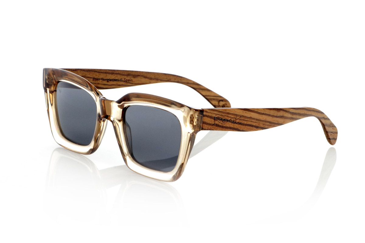 Wood eyewear of Zebrano modelo ZAHIR. The ZAHIR combines a robust and sophisticated design with the natural essence of wood. Its translucent amber-toned acetate frame provides a modern and elegant touch, while its Zebrano wood temples stand out for their unique grain, highlighting the authenticity of each piece. These wooden sunglasses not only offer style, but also functionality, with high-quality polarized lenses that guarantee total UV protection. Ideal for those looking for a balance between contemporary design and natural materials.
Dimensions 147x50mm. Caliber 50. | Root Sunglasses® 