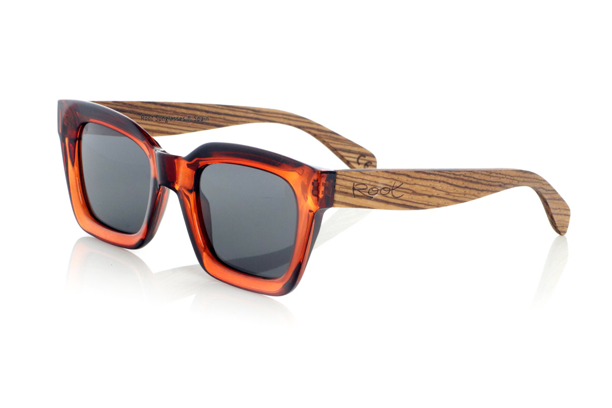 Wood eyewear of Zebrano modelo AUBUR. The AUBUR combines bold design with the warmth of natural materials. Its acetate frame in a striking translucent amber tone lends a retro and sophisticated feel, while the Zebrano wood temples enhance the connection with nature. These wooden sunglasses stand out for their square shape and robust structure, offering a comfortable fit and an impactful presence. Equipped with high-quality polarized lenses, they provide clear vision and total UV protection.

Dimensions 147x50mm. Caliber 50. | Root Sunglasses® 