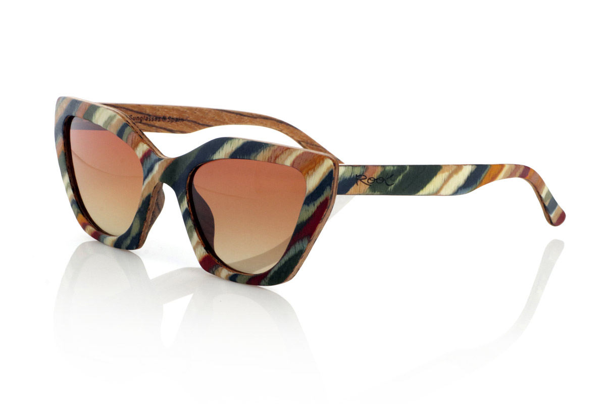 Wood eyewear of Zebrano modelo PAI. PAI wooden sunglasses are made from laminated skateboard wood, with a multi-coloured finish that highlights their distinctive design. Their layered structure highlights natural textures, combining a striking front with a zebrawood interior that provides an elegant contrast.

The butterfly-shaped design offers a bold and original silhouette, balancing style and comfort. Thanks to their laminated wood construction, they are resistant and light, ideal for daily use.

The high-quality polarised lenses fully protect against UV rays and reduce glare, providing a clearer and more comfortable vision. A different proposal within the wooden glasses collection, connecting design and natural materials.

Dimensions 144x50 mm. Caliber 53 | Root Sunglasses® 