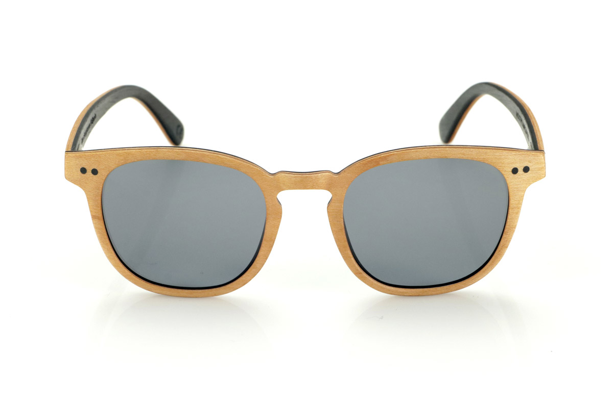 Wood eyewear of Maple MOUTHY. MOUTHY sunglasses are made from a combination of laminated maple wood on the outside and ebony on the inside. Their design balances classic lines with a subtle decorative detail of two dots on the front, highlighting their handcrafted character.

The laminated wood structure enhances strength without compromising lightness, offering comfort for everyday use. The contrast between the natural tone of the maple and the depth of the ebony on the inside provides a refined and distinctive finish.

They incorporate high-quality polarized lenses, which reduce glare and guarantee total UV protection, ensuring clearer and more comfortable vision. A model that fuses tradition and design with natural materials.

Dimensions 142x47mm. Caliber 49 for Wholesale & Retail | Root Sunglasses® 