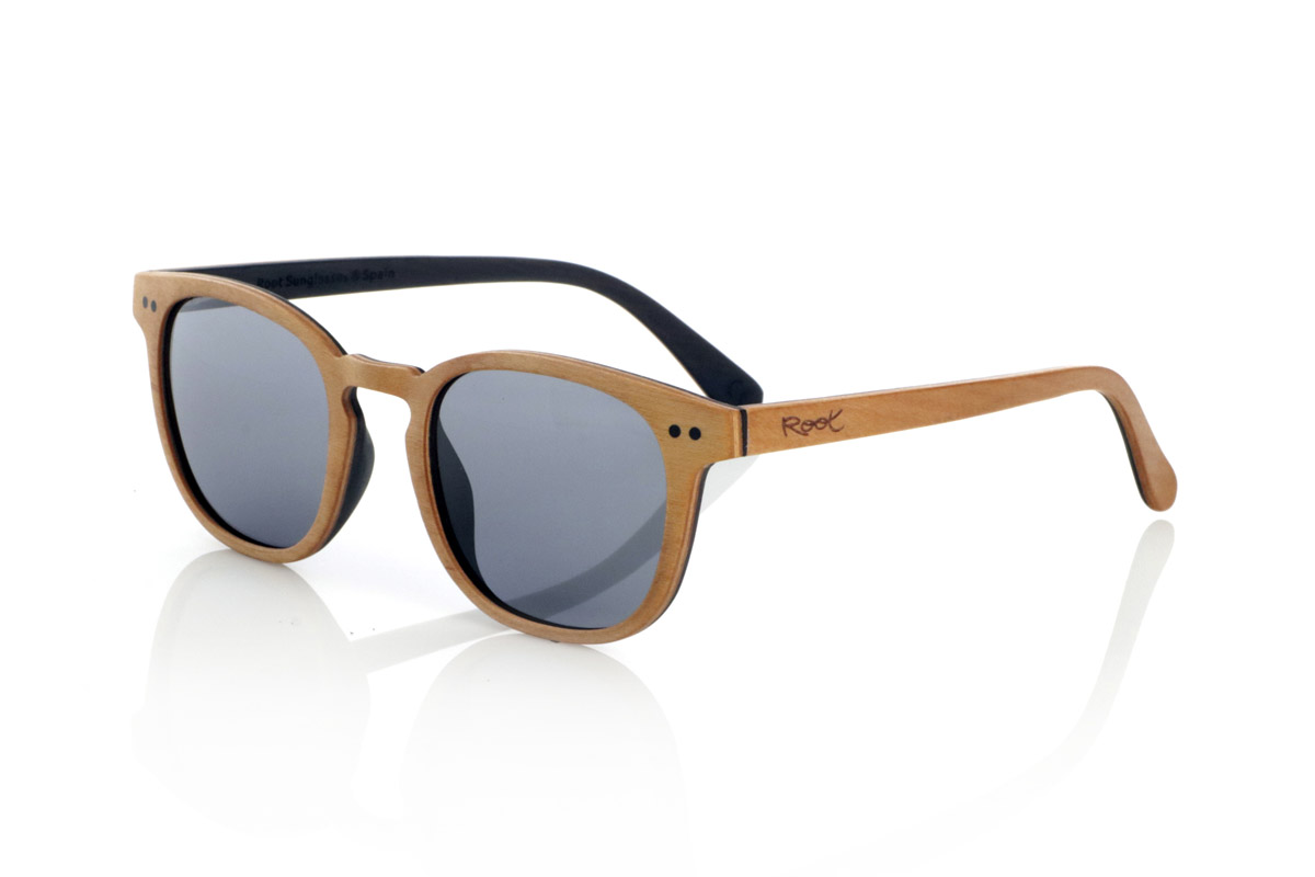 Wood eyewear of Maple MOUTHY. MOUTHY sunglasses are made from a combination of laminated maple wood on the outside and ebony on the inside. Their design balances classic lines with a subtle decorative detail of two dots on the front, highlighting their handcrafted character.

The laminated wood structure enhances strength without compromising lightness, offering comfort for everyday use. The contrast between the natural tone of the maple and the depth of the ebony on the inside provides a refined and distinctive finish.

They incorporate high-quality polarized lenses, which reduce glare and guarantee total UV protection, ensuring clearer and more comfortable vision. A model that fuses tradition and design with natural materials.

Dimensions 142x47mm. Caliber 49 for Wholesale & Retail | Root Sunglasses® 