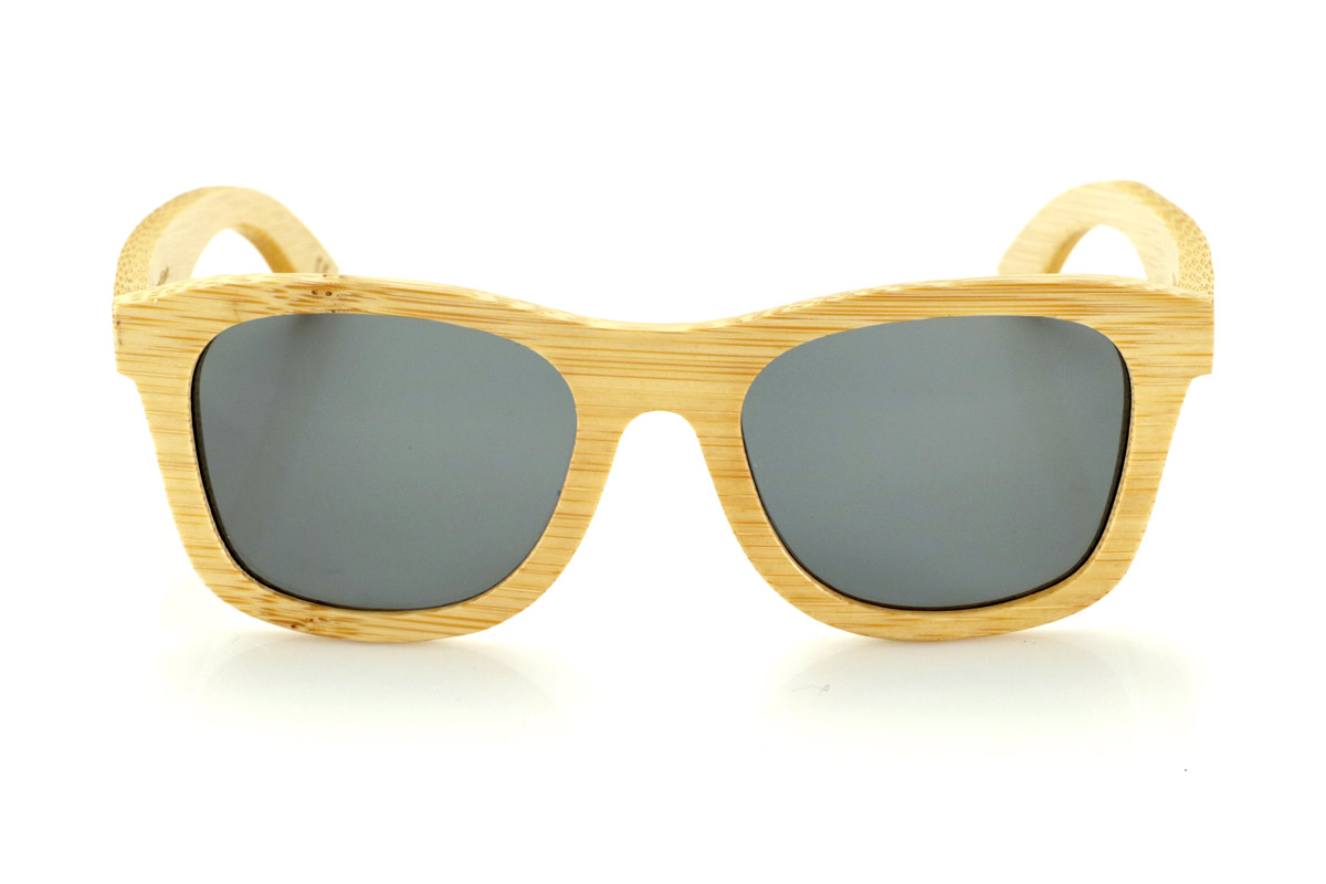 Wood eyewear of Bamboo SIRIA. SIRIA wooden sunglasses are made from natural solid bamboo, highlighting its organic structure and the characteristic texture of this sustainable material. Its square and robust design balances aesthetics and functionality, with a finish that enhances the natural grain of the bamboo.

The frame provides comfort and strength, while the polarized lenses offer complete protection against UV rays and reduce glare, improving visual clarity. A versatile and timeless model that maintains the essence of wooden glasses with a balanced and natural design.

Dimensions: 150x52 mm
Caliber: 54 for Wholesale & Retail | Root Sunglasses® 