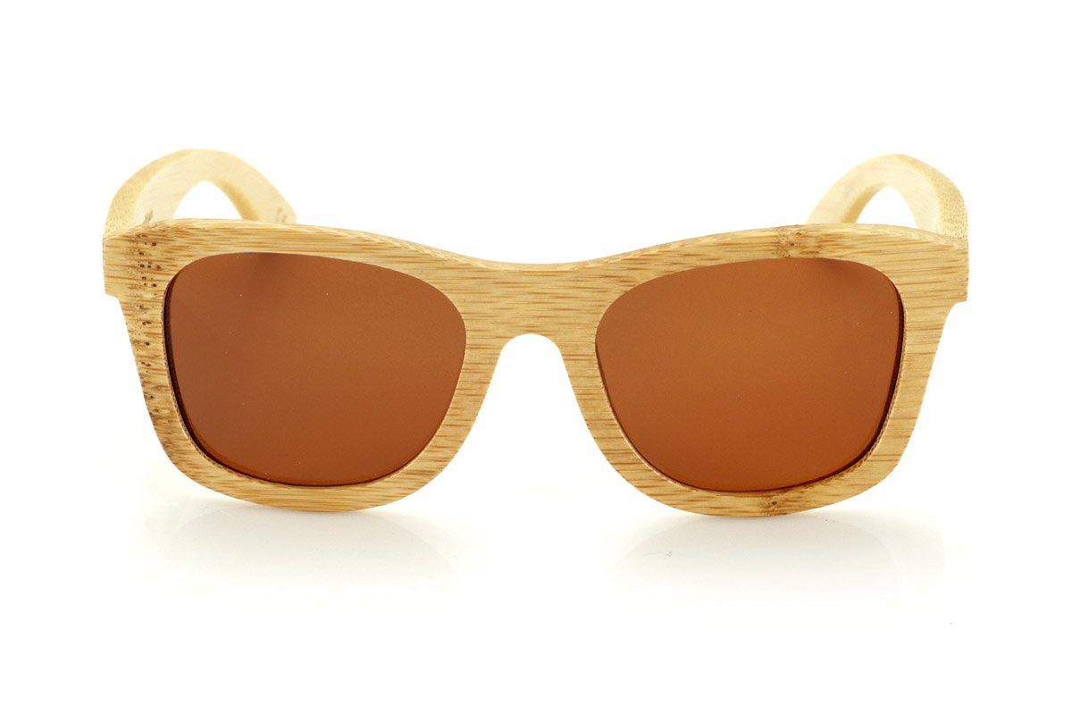 Wood eyewear of Bamboo SIRIA. SIRIA wooden sunglasses are made from natural solid bamboo, highlighting its organic structure and the characteristic texture of this sustainable material. Its square and robust design balances aesthetics and functionality, with a finish that enhances the natural grain of the bamboo.

The frame provides comfort and strength, while the polarized lenses offer complete protection against UV rays and reduce glare, improving visual clarity. A versatile and timeless model that maintains the essence of wooden glasses with a balanced and natural design.

Dimensions: 150x52 mm
Caliber: 54 for Wholesale & Retail | Root Sunglasses® 