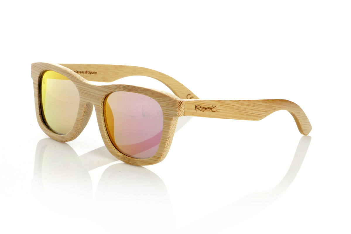 Wood eyewear of Bamboo SIRIA. SIRIA wooden sunglasses are made from natural solid bamboo, highlighting its organic structure and the characteristic texture of this sustainable material. Its square and robust design balances aesthetics and functionality, with a finish that enhances the natural grain of the bamboo.

The frame provides comfort and strength, while the polarized lenses offer complete protection against UV rays and reduce glare, improving visual clarity. A versatile and timeless model that maintains the essence of wooden glasses with a balanced and natural design.

Dimensions: 150x52 mm
Caliber: 54 for Wholesale & Retail | Root Sunglasses® 