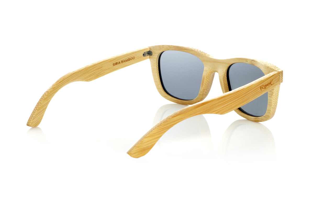 Wood eyewear of Bamboo SIRIA. SIRIA wooden sunglasses are made from natural solid bamboo, highlighting its organic structure and the characteristic texture of this sustainable material. Its square and robust design balances aesthetics and functionality, with a finish that enhances the natural grain of the bamboo.

The frame provides comfort and strength, while the polarized lenses offer complete protection against UV rays and reduce glare, improving visual clarity. A versatile and timeless model that maintains the essence of wooden glasses with a balanced and natural design.

Dimensions: 150x52 mm
Caliber: 54 for Wholesale & Retail | Root Sunglasses® 